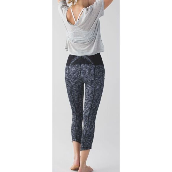 Nearly new Lululemon Exquisite legging Dramatic Static White Black / Black, $88 - Picture 1 of 7